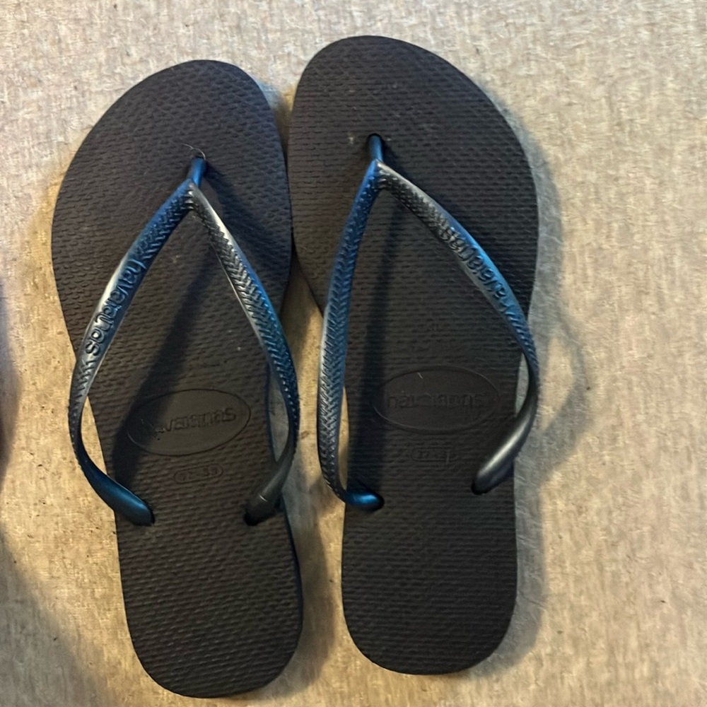 Havaianas size 37-38 flip flops in Dark blue/navy color.